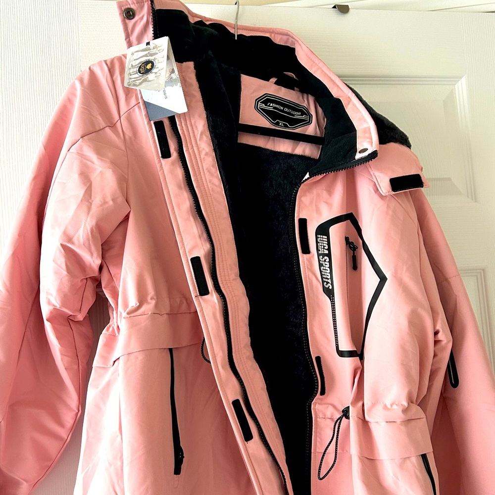 Iuga ski jacket! Waistband can be smaller. Very flattering!